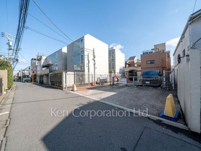ラビ代々木上原の写真 前面道路