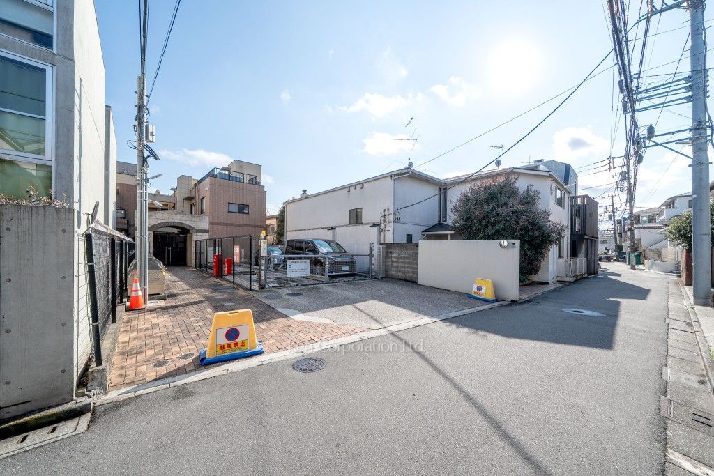 ラビ代々木上原の写真 前面道路