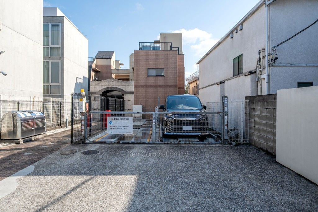 ラビ代々木上原の写真 駐車場