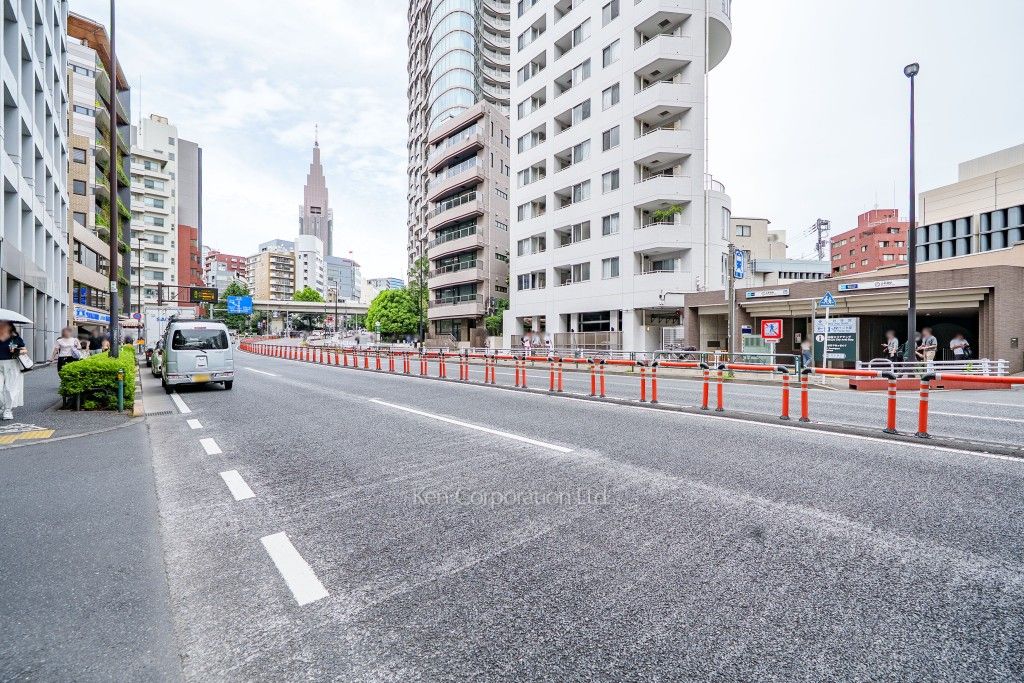 ルフィット神宮北参道の写真  前面道路