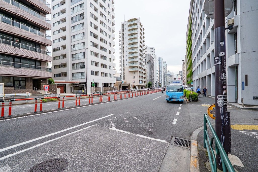 ルフィット神宮北参道の写真  前面道路
