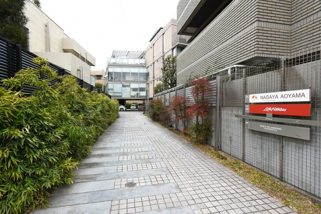 グランカーサ南青山の写真 外観より