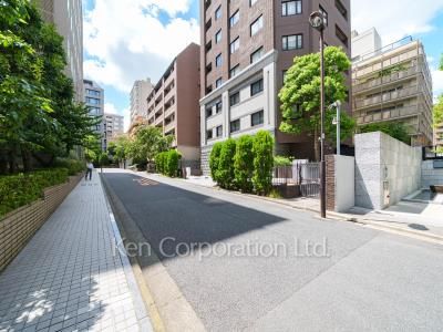 LaSante一番町の写真  前面道路