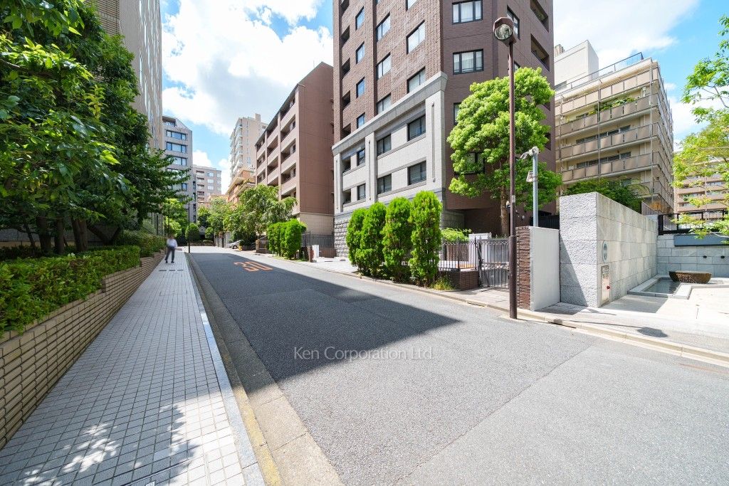 LaSante一番町の写真  前面道路