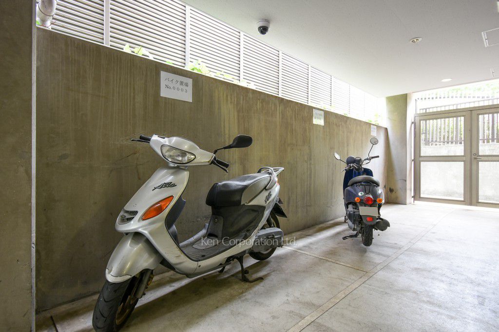ユニロイヤル赤坂の写真 バイク置き場