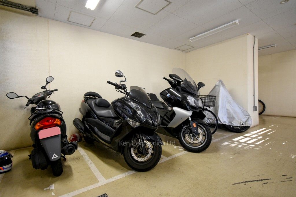 ジェントル エア 神宮前の写真 バイク置き場