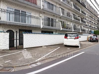 秀和第一南平台レジデンスの写真 駐車場