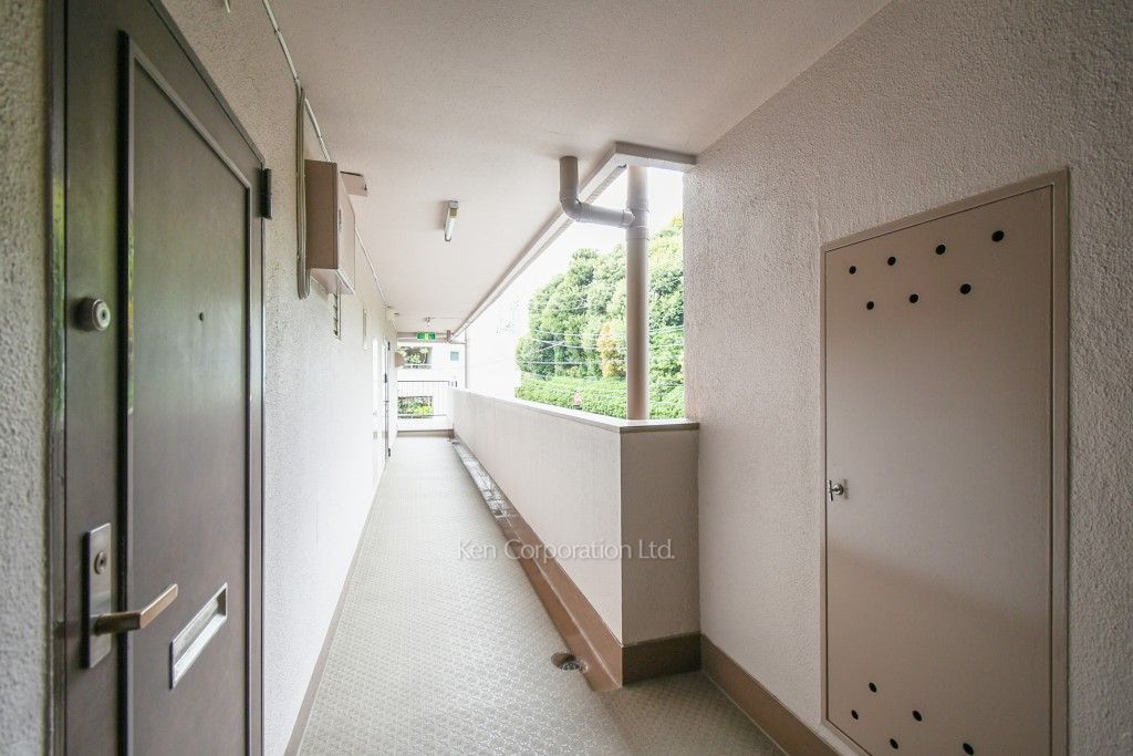 広尾ハイツの写真 共用廊下