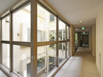 白金台レジデンスの写真 共用廊下