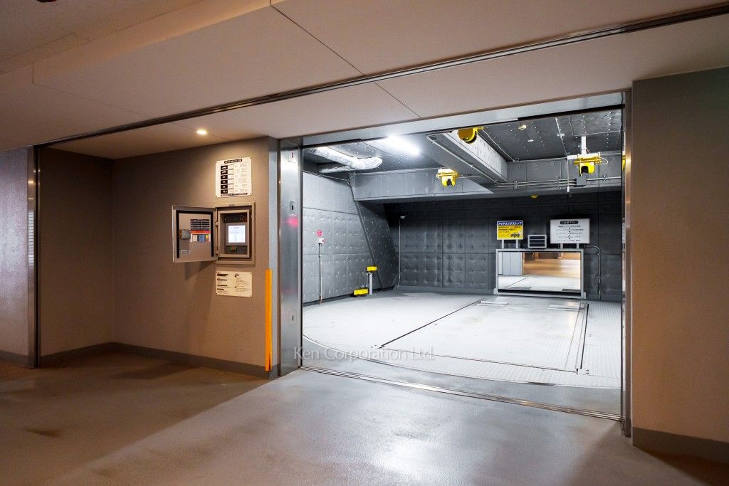 グランスイート六番町の写真 駐車場