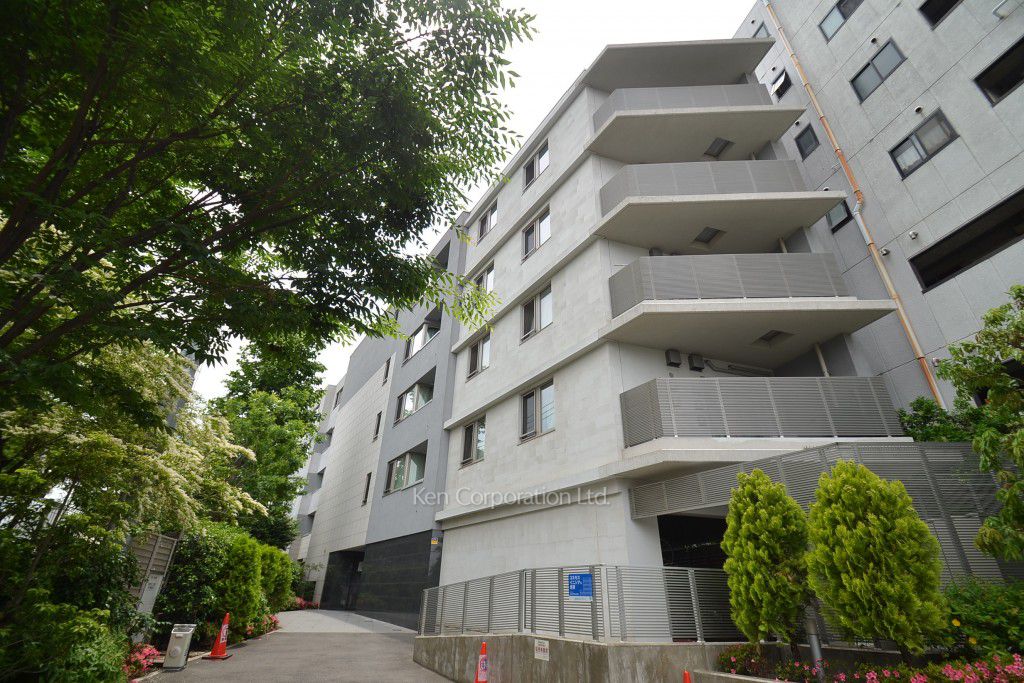 アーバス新宿余丁町の写真 外観ひき