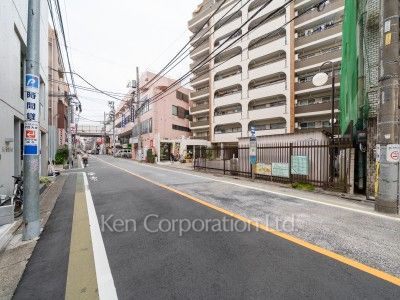 学芸大スカイスクレーパーの写真 前面道路