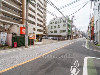 学芸大スカイスクレーパーの写真 前面道路