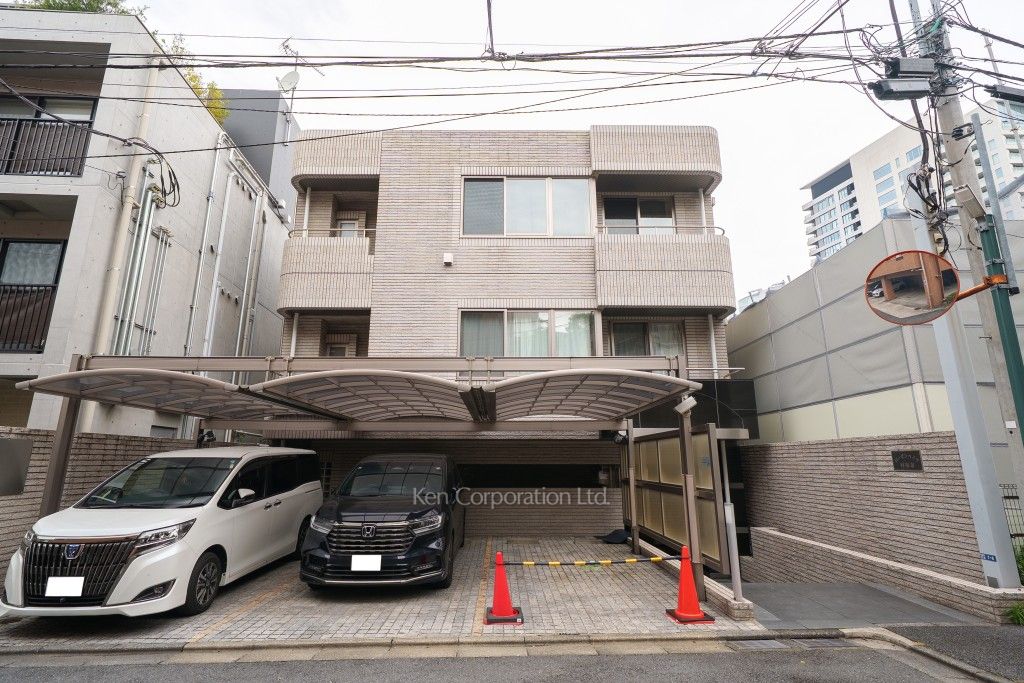 ローゼンハイツ西麻布の写真  外観ひき
