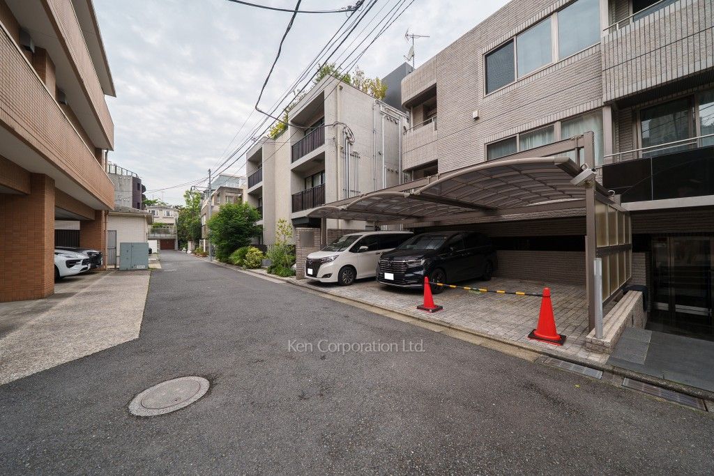 ローゼンハイツ西麻布の写真  前面道路