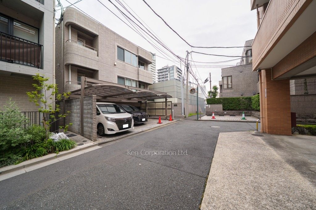 ローゼンハイツ西麻布の写真  前面道路