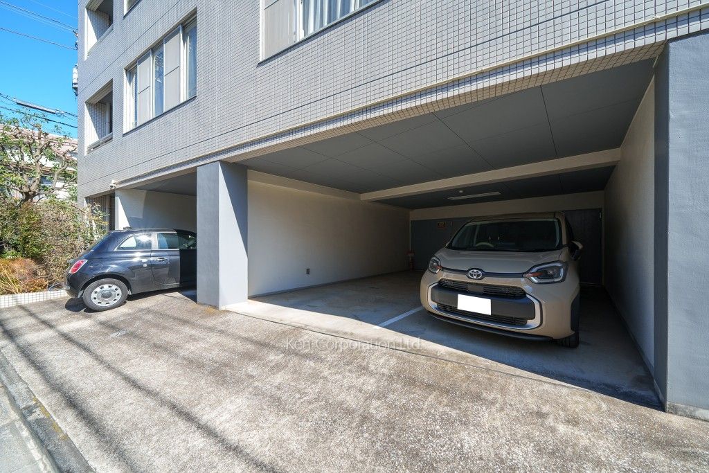 グランドメゾン都立大学の写真 駐車場