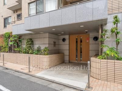 グラーサ学芸大学の写真 外観より