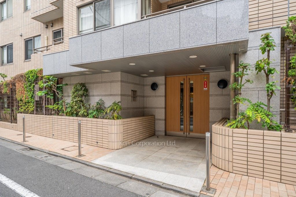 グラーサ学芸大学の写真 外観より
