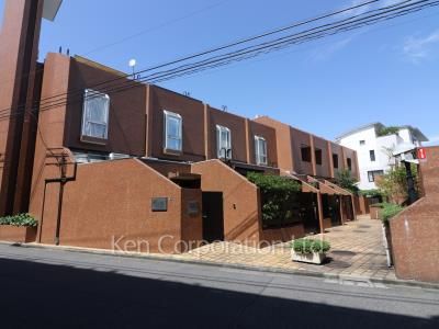 タウンハウス仙台坂の写真 外観ひき