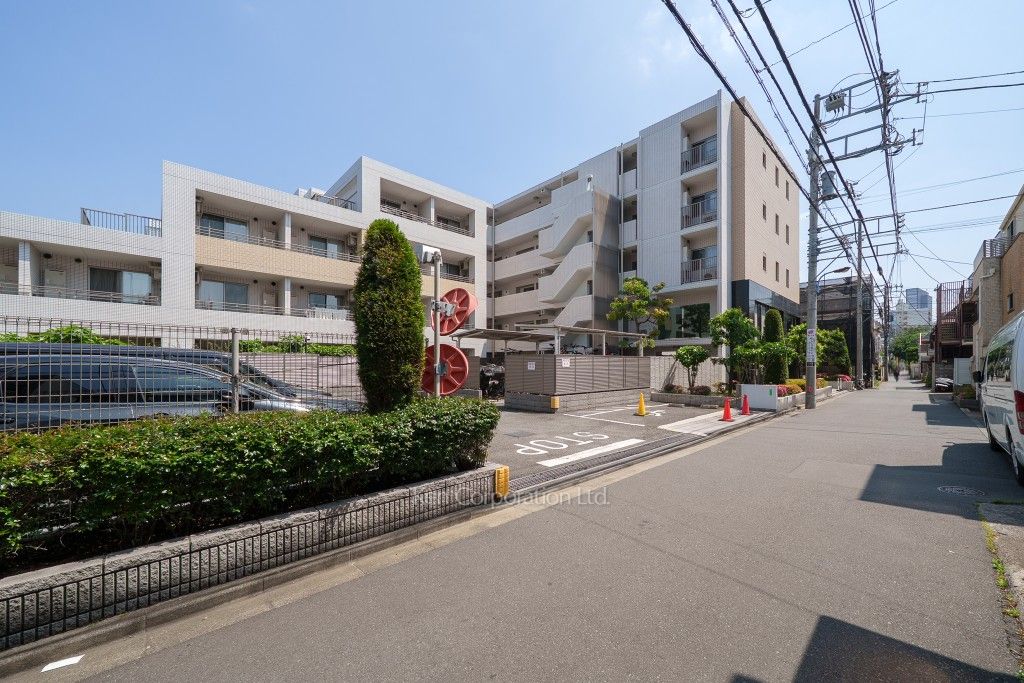プレジール新宿大久保の写真 前面道路
