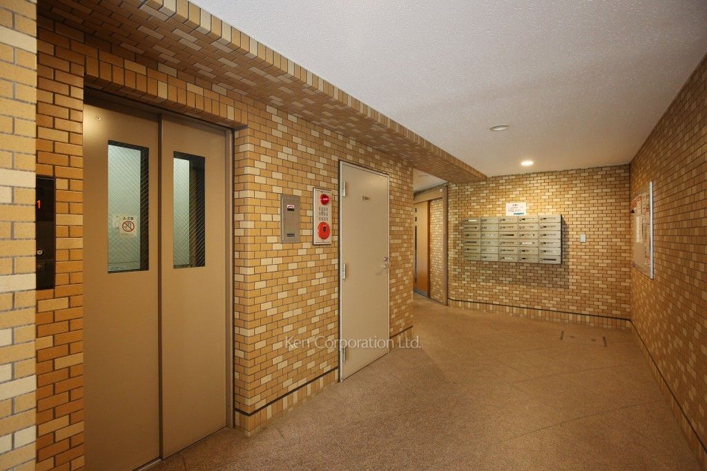コートヤード祐天寺の写真 共用廊下