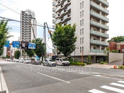 ライオンズアイル渋谷松濤の写真 前面道路