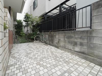 ガーデン鷹番の写真 駐輪場