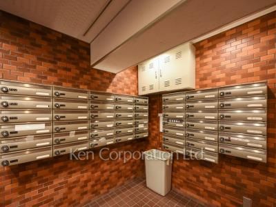 エルアルカサル渋谷の写真 郵便受け