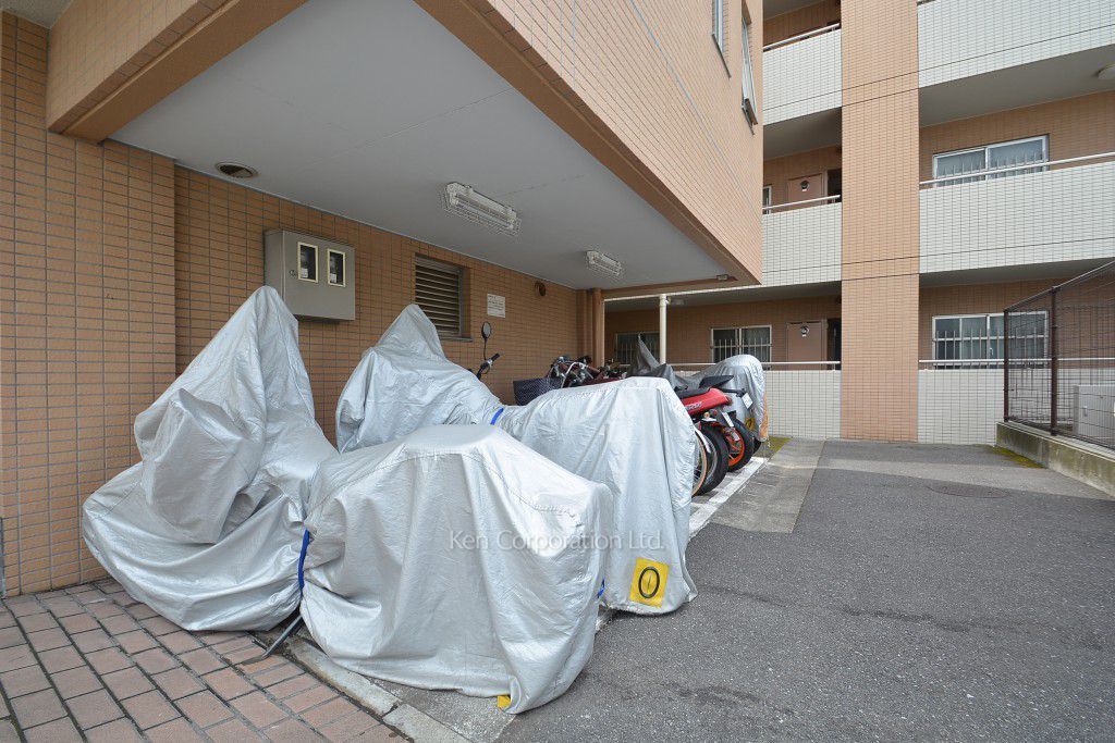 ランドワーフ哲学堂公園の写真 バイク置き場