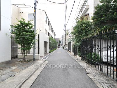 麻布NIの写真 前面道路
