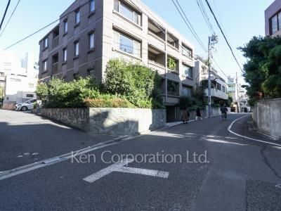 南青山ドミシルの写真 前面道路
