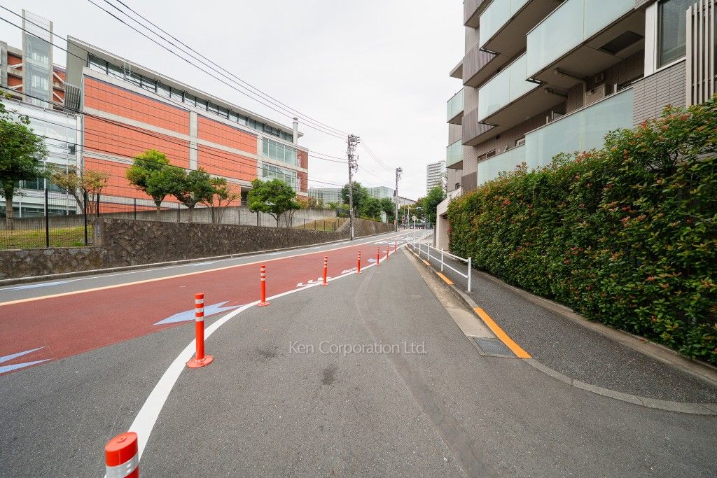 オープンレジデンシア六本木美術館前の写真 前面道路
