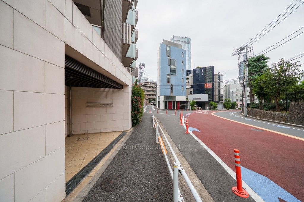 オープンレジデンシア六本木美術館前の写真 前面道路