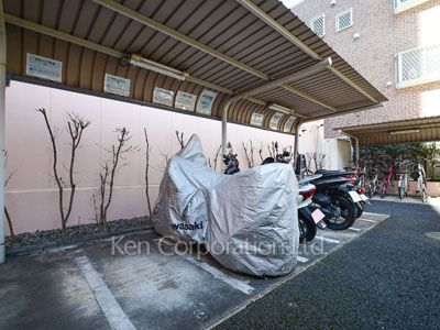 ドゥーエ幡ヶ谷の写真 バイク置き場