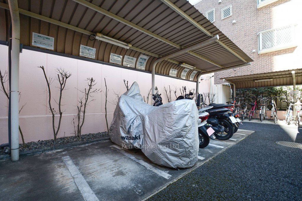 ドゥーエ幡ヶ谷の写真 バイク置き場