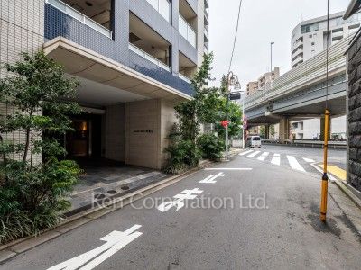 メイクスデザイン南青山の写真  前面道路