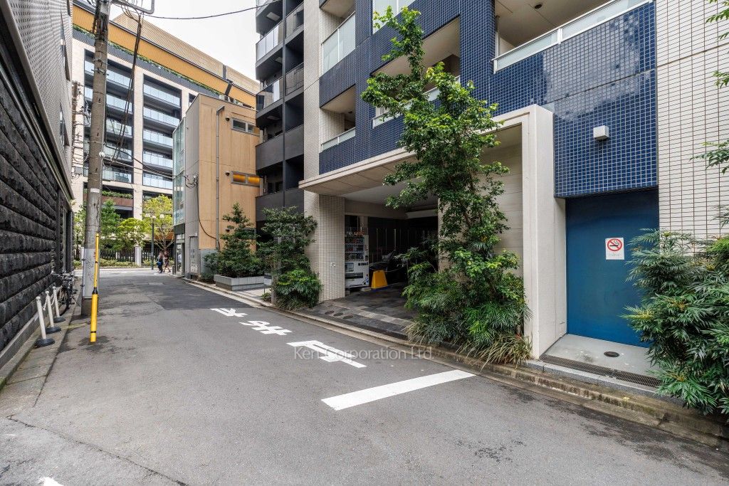メイクスデザイン南青山の写真  前面道路