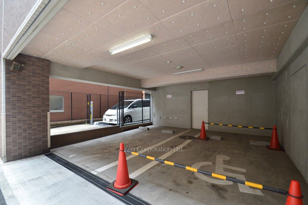 ドゥーエ新川の写真 駐車場