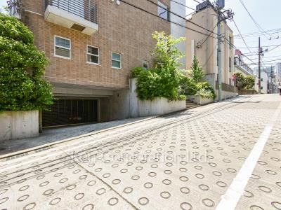MUSE DAIKANYAMAの写真 前面道路