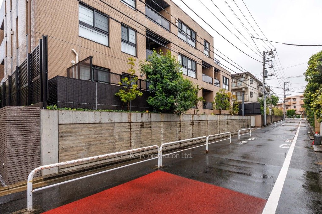 ザ・サンメゾン目白近衛町エルドの写真  前面道路