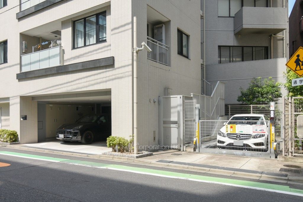 ブランズ九段北の写真 駐車場