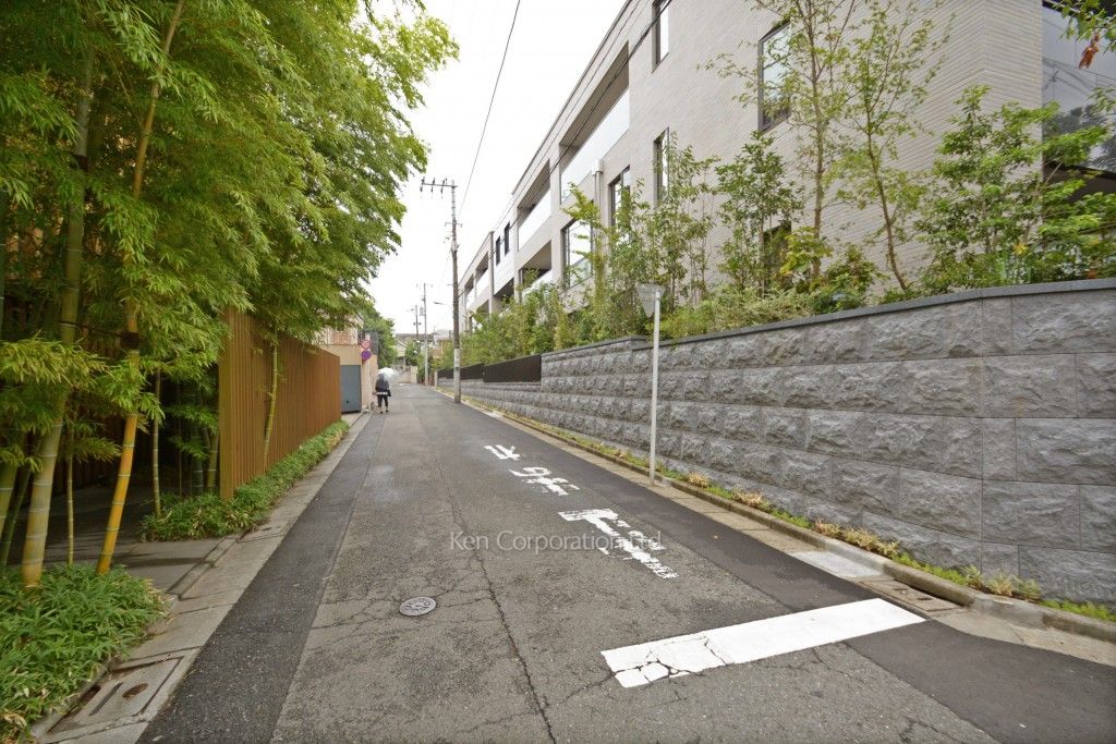 グランドメゾン上原コートの写真 前面道路