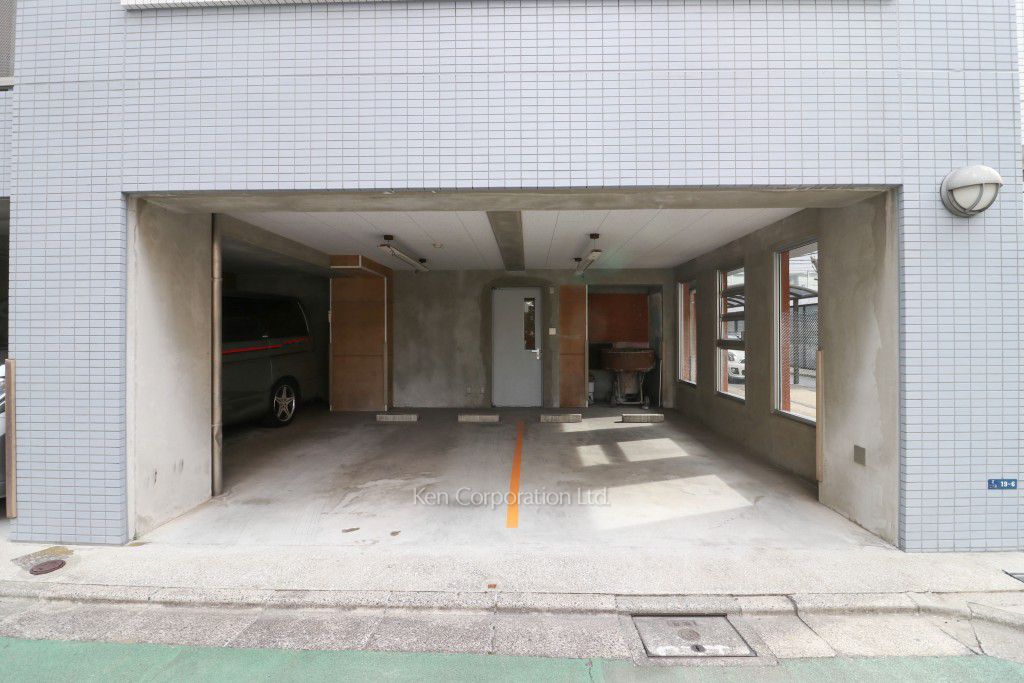 小林ポートハウスの写真 駐車場