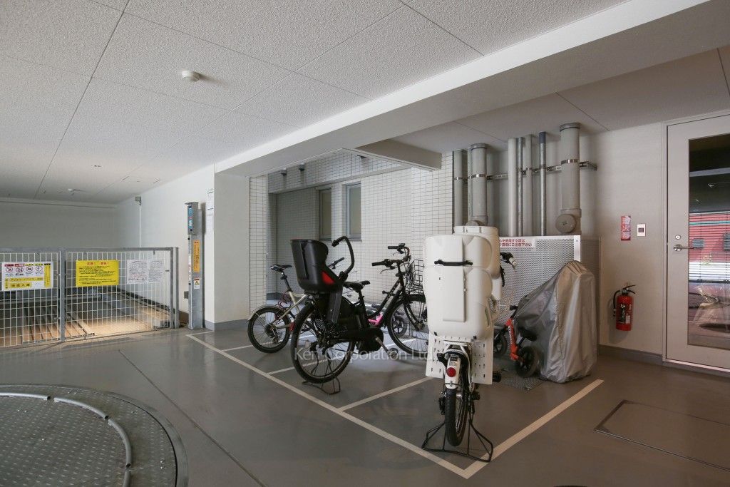 ピアース学芸大学の写真 駐輪場