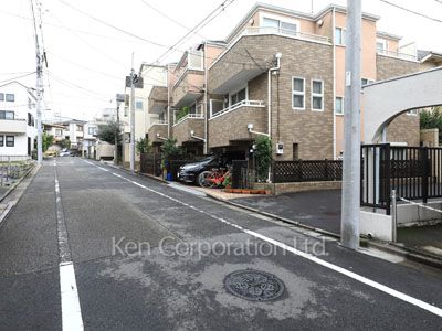 シュシュ都立大学の写真 前面道路