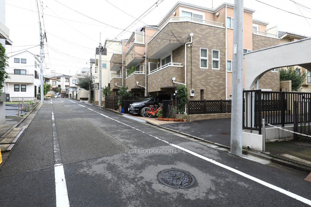 シュシュ都立大学の写真 前面道路