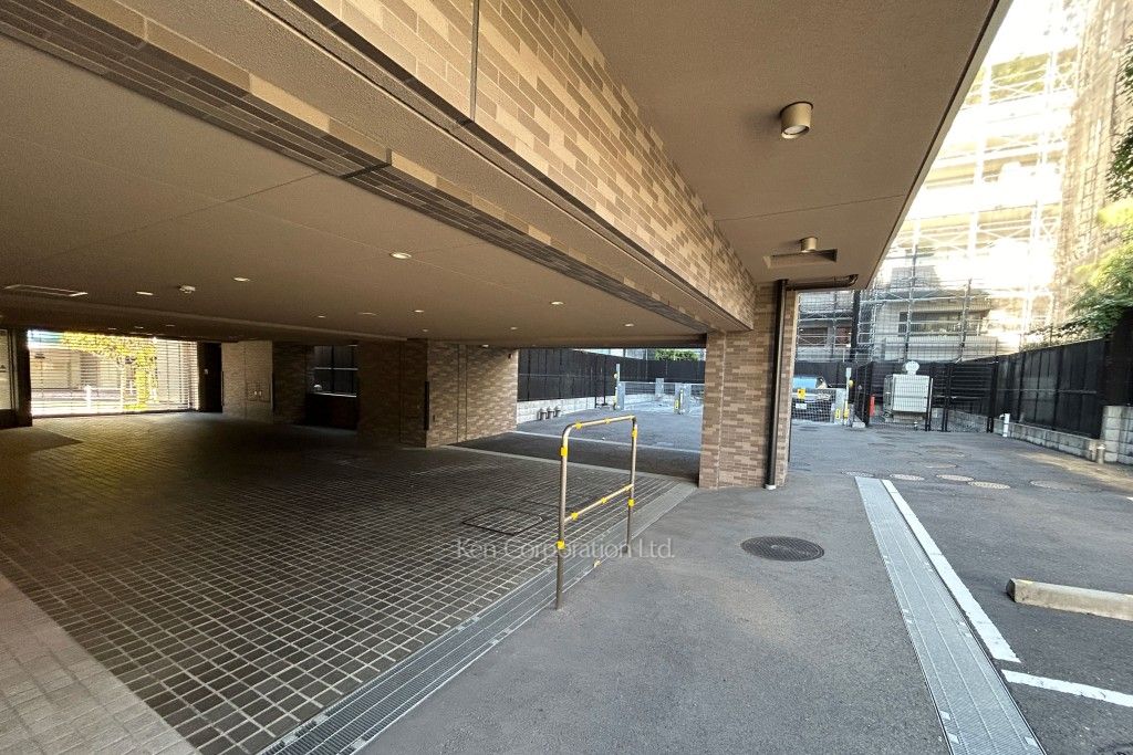 ジオ四谷三栄町の写真 駐車場