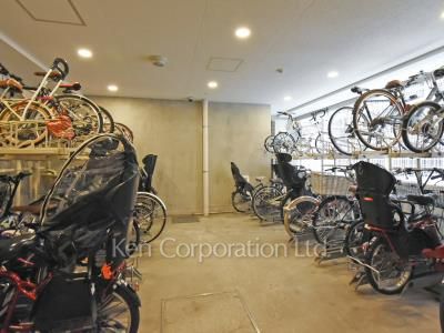 ブランズ市谷田町の写真 駐輪場