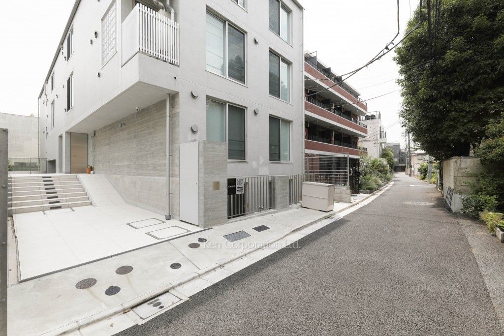 PASEO神宮前の写真 前面道路